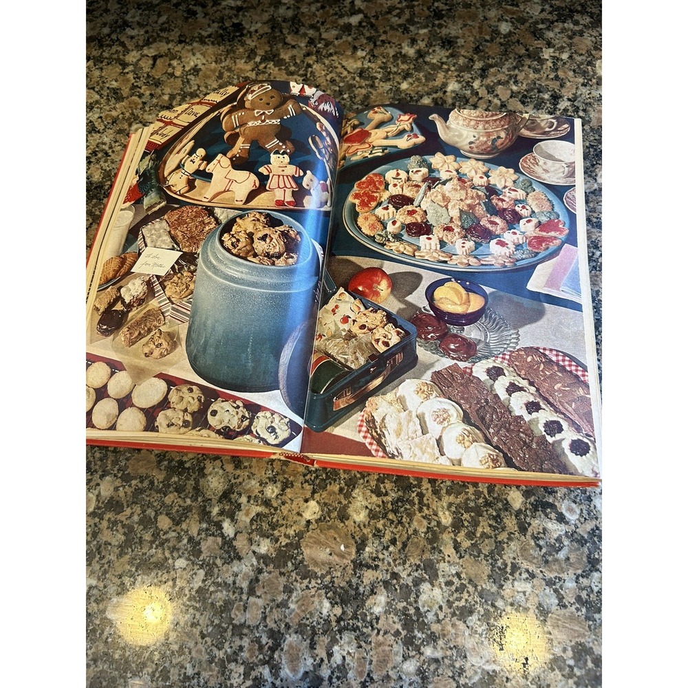 Vintage Betty Crocker's Picture Cook Book 1950 First Edition 449 Pages - Picture 9 of 16